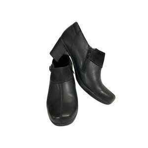 Clarks Women's  Size 7M Black Leather Side Zippers Ankle Booties shoes